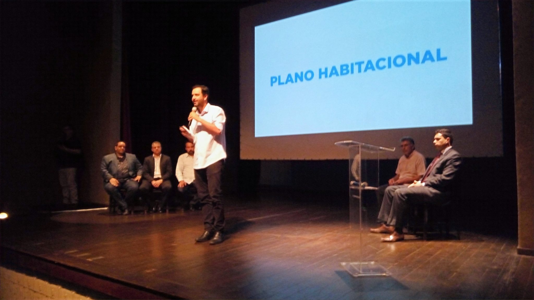 Prefeito Duarte Júnior faz anúncio de plano habitacional em Mariana